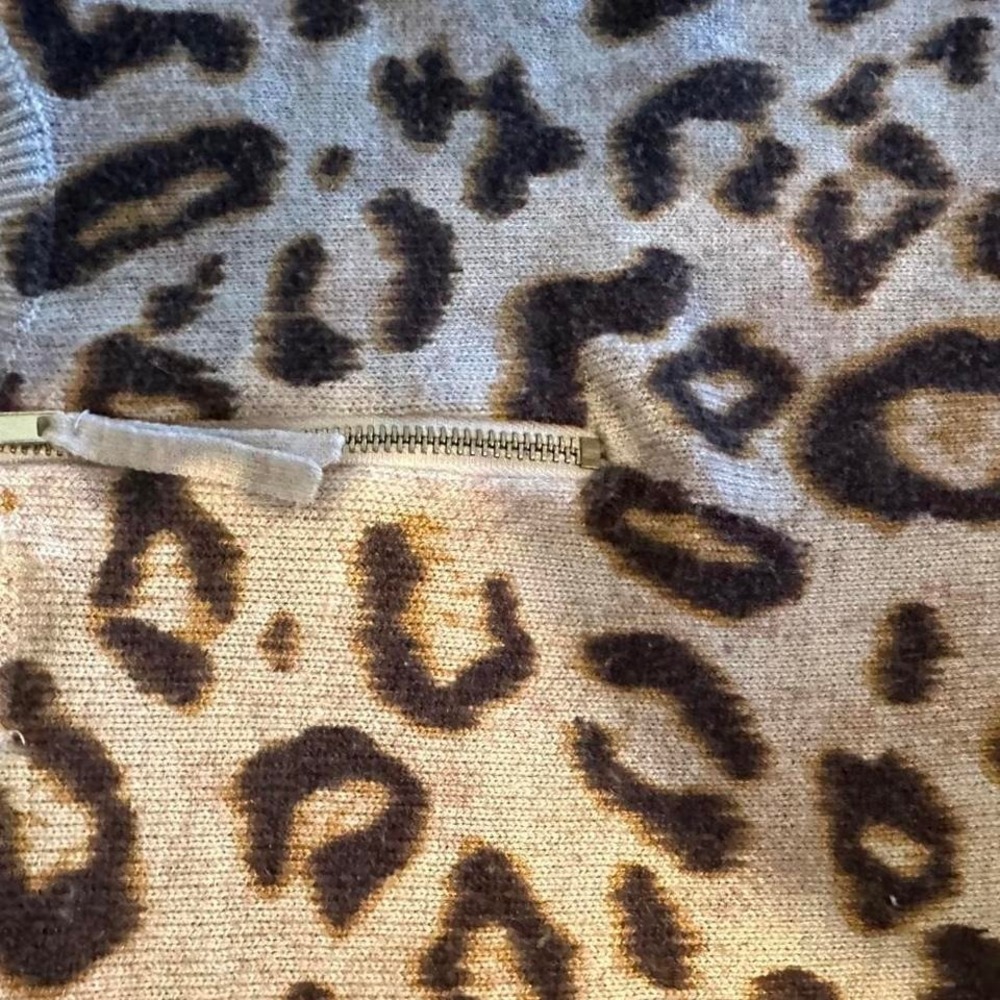 H&M Leopard Print Sweater Women's Small Crewneck Animal Print Knit Top S - Picture 7 of 7